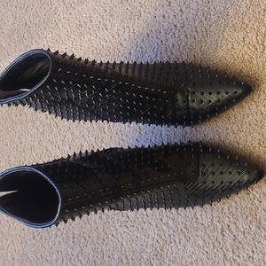 Black Spiked Steve Madden Bootie 9M